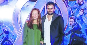 Posaron por primera vez juntos: Sigrid Alegría asistió con su galán a la premiere de 