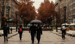 A sacar los paraguas: para mañana se espera la primera lluvia del otoño en la Región Metropolitana