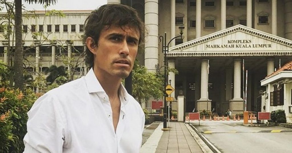 Periodista Roberto Cox recibió ola de críticas por controversial foto en Irak