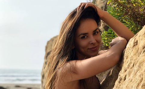 Jhendelyn Núñez hace infartante sesión fotográfica luciendo provocativo enterito