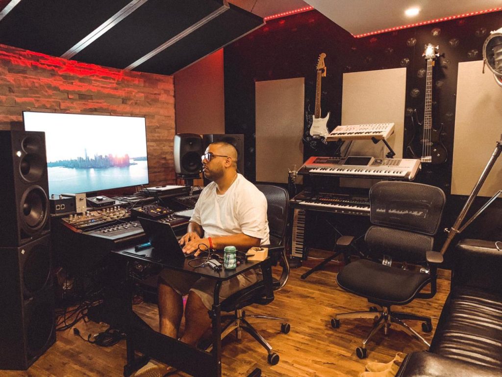 “Paloma Mami me abrió las puertas en el extranjero”: El productor chileno que brilla en la música internacional