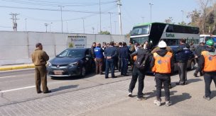 Taxistas bloquearon un acceso al Aeropuerto de Santiago