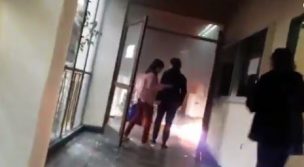 [VIDEO] Registran momento en que rociaron con bencina a profesora del Darío Salas