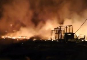 Incendio en acopio de neumáticos en Lampa