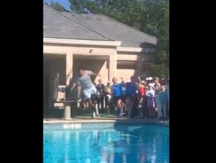 [VIDEO] Garín se emocionó tras su título y celebró con un piscinazo en Houston