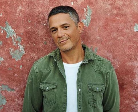 El mensaje de Alejandro Sanz a cantante de “Jesse y Joy” tras confesar matrimonio homosexual