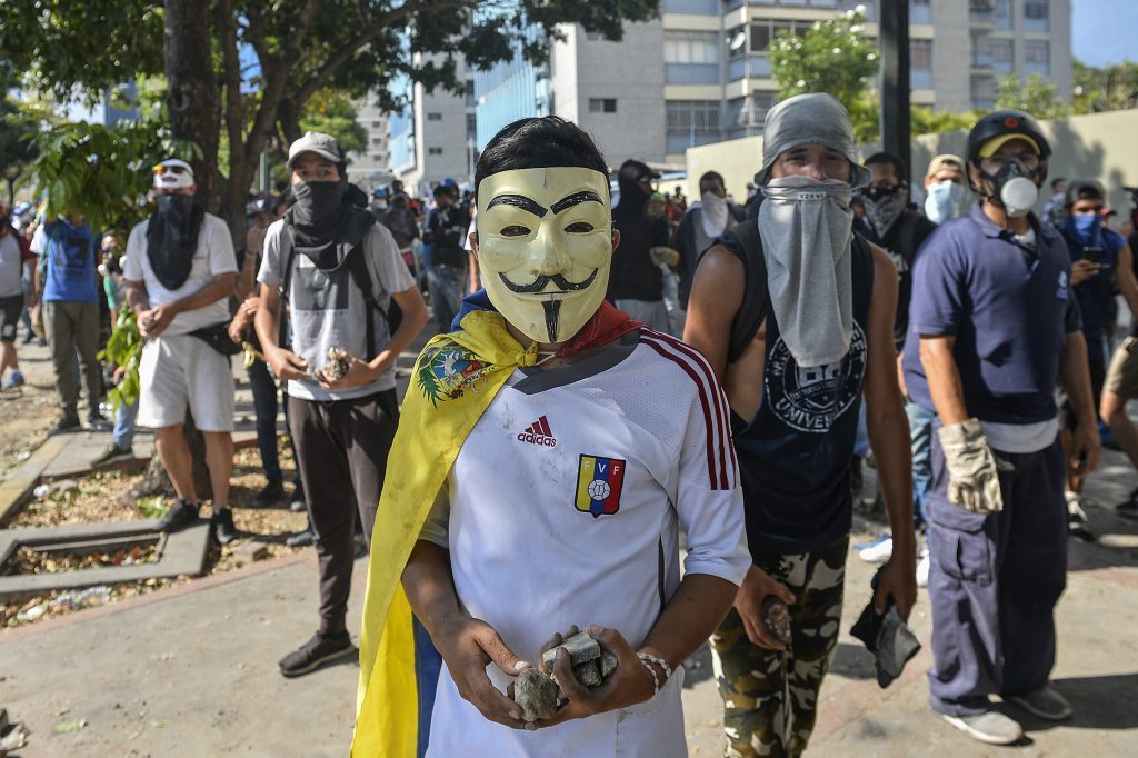 Maduro ordena “reforzar la vigilancia” de la embajada de EEUU en Caracas