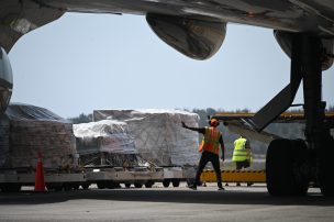 China envía tercer avión con ayuda 