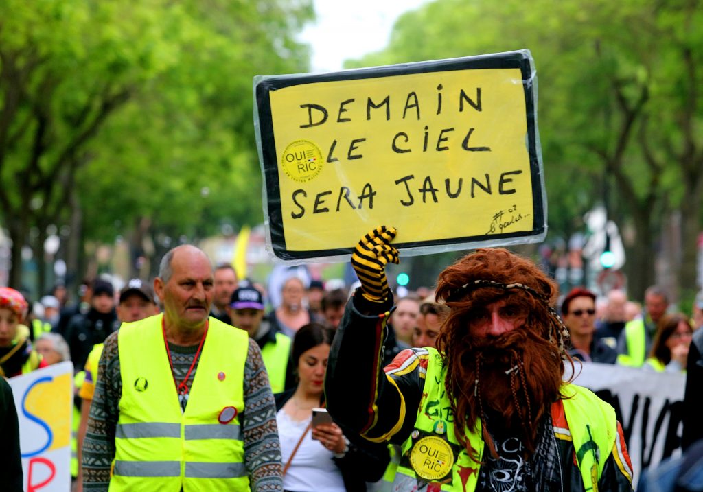El núcleo duro de los “chalecos amarillos” se manifiesta en Francia