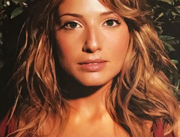 “Tetas libres”: Mane Swett enterneció las redes sociales con su foto del Día de la Madre