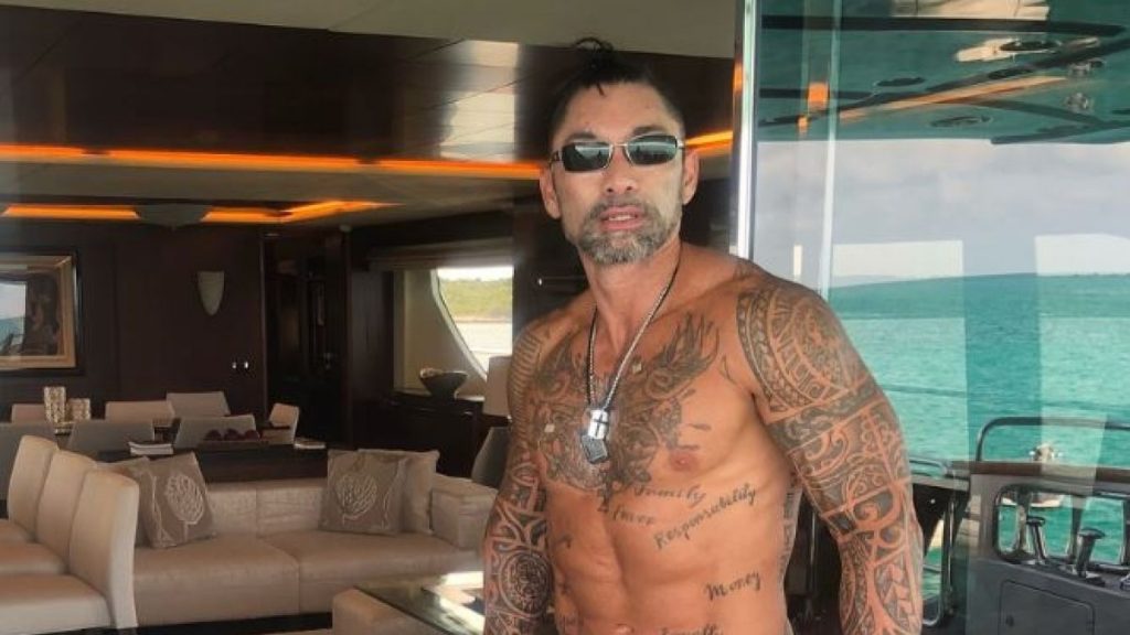 “Terminando de lavar el auto”: El lujoso vehículo que el “Chino” Ríos ostentó en sus redes sociales