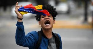 Opositores pidieron en cuarteles cesar apoyo a Maduro, en alerta frente a EEUU