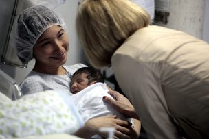 Postnatal parental: Solo 224 de 95.000 hombres con derecho han usado beneficio