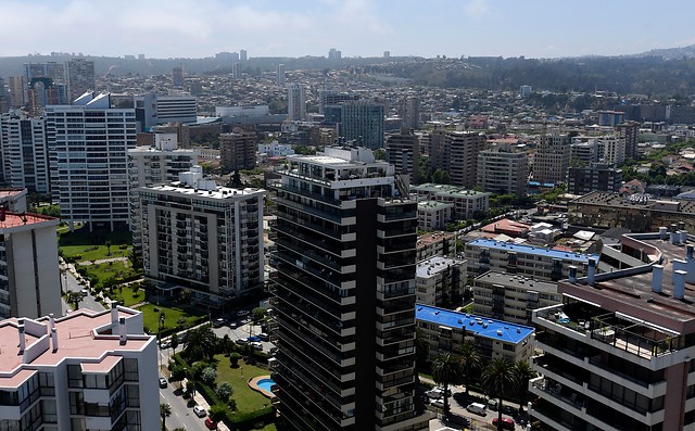 Cámara Chilena de la Construcción advierte una “crisis social” por lo caras que están las viviendas