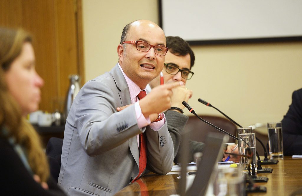 Piden explicaciones a Intendente por fotos de sus hijos menores de edad “portando armas”