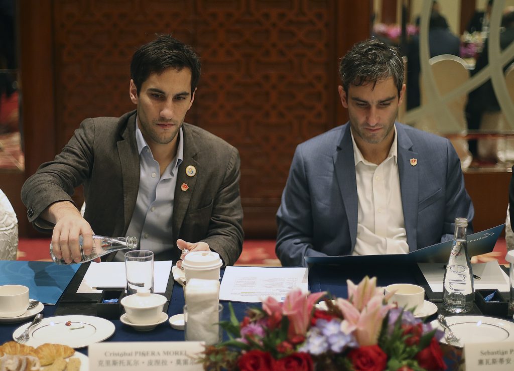 Cadem: 65% ve “mal” reunión de los hijos de Piñera con empresarios chinos