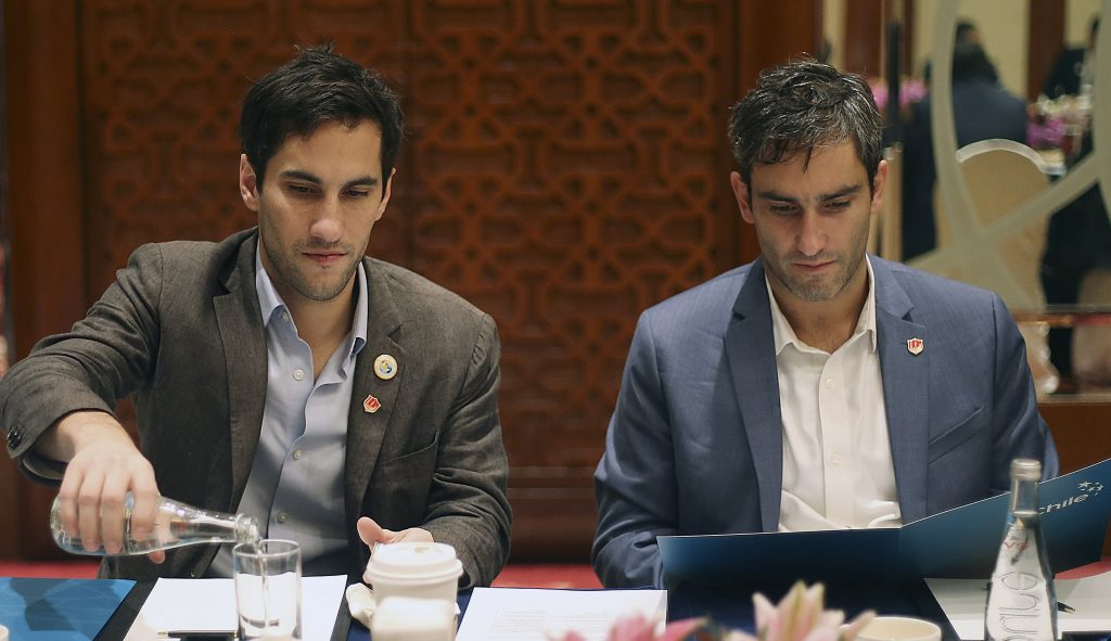 Contraloría descarta falta a la probidad en viaje de hijos del Presidente a China