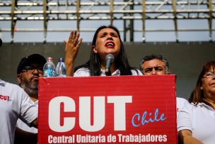 Marcha CUT por Primero de Mayo avanza con normalidad en centro de Santiago