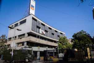 Municipalidad de Santiago quiere revisar las mochilas de los estudiantes del Instituto Nacional