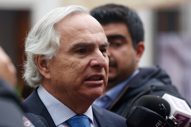 Ministro Chadwick calificó de “acto terrorista” el envío de una bomba al presidente del Metro