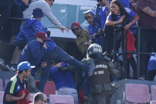 Hinchas de la “U” se enfrentaron con Carabineros antes del “Superclásico”