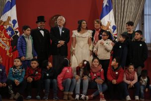 Día del Patrimonio: Intendenta de Santiago sorprende con particular atuendo