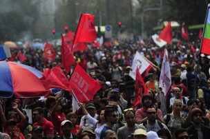 Atención con los desvíos que habrá este 1 de mayo en Santiago debido a dos marchas