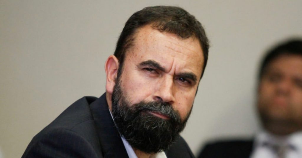 Diputado Hugo Gutiérrez compartió imagen falsa donde Brad Pitt “apoya” a Lula da Silva