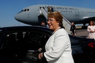 UDI pide a Contraloría registros sobre los viajes de Bachelet y la inclusión de familiares