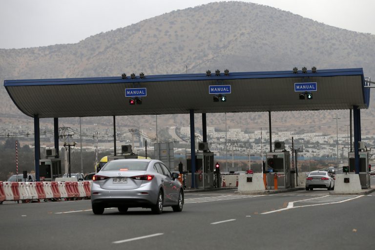 Exigen rebajar peajes si autopistas no entregan servicio completo ante congestión y reducción de pistas