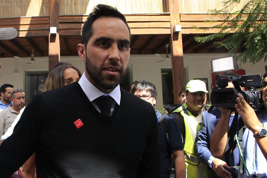 “Cada persona tiene el mismo valor”: Claudio Bravo se refirió a la muerte de hincha colocolino