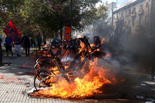 Encapuchados quemaron bicicletas urbanas en marcha de la CCTT este 1 de mayo