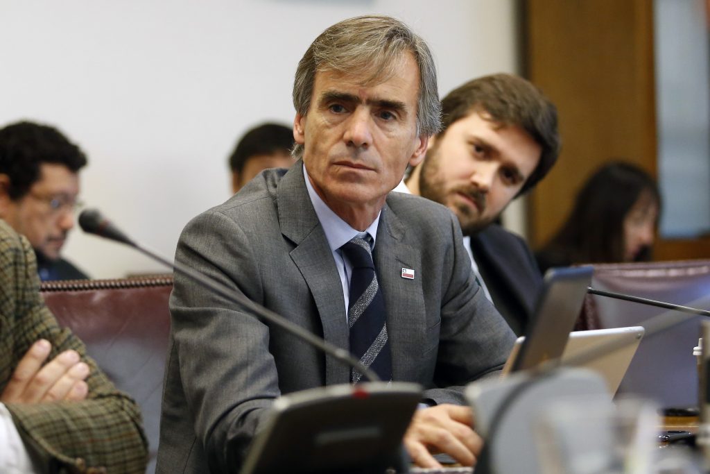 Ministro Valente por omisión en ley de pago a 30 días: “Es un error de transcripción”