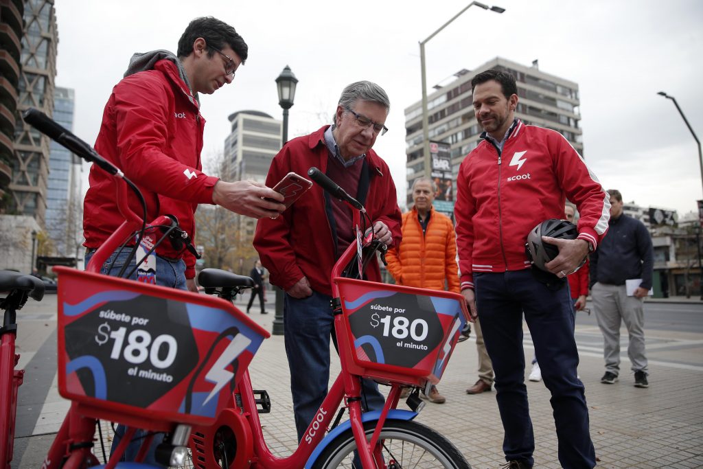 Nuevas bicicletas eléctricas llegan a Las Condes y podrán ser usadas en comunas vecinas