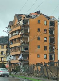 40 personas atrapadas en edificios de Talcahuano tras paso de una tromba marina