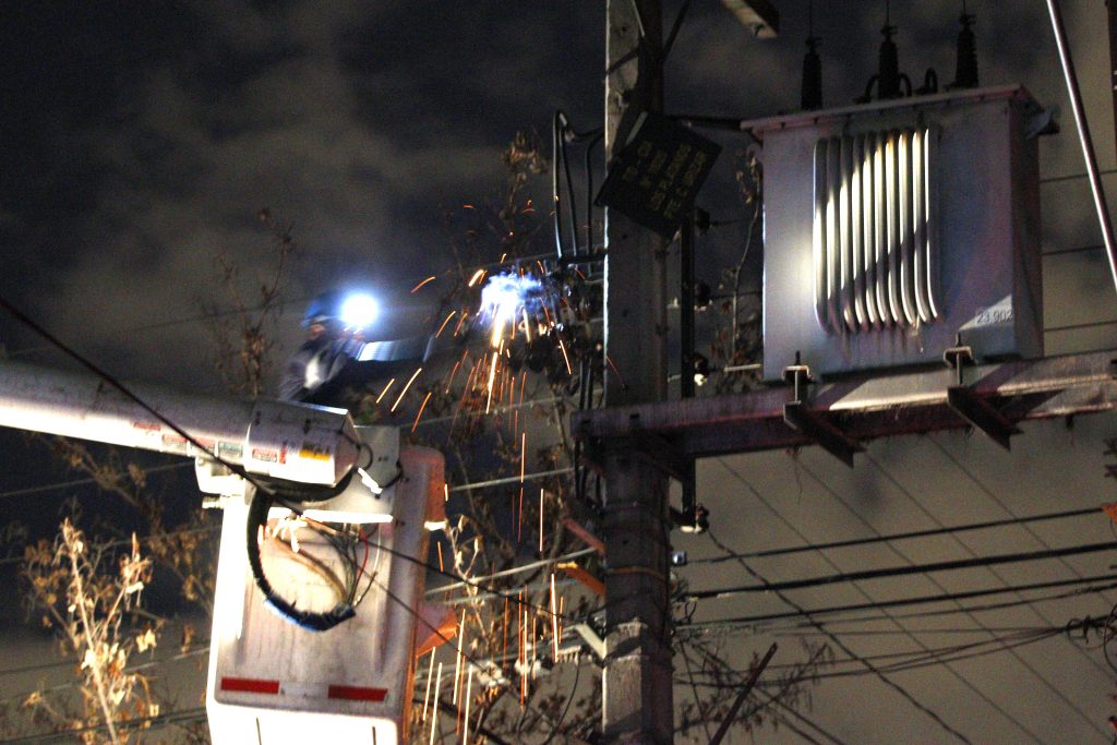 Actualización: Más de 202 mil hogares sin electricidad en la zona centro-sur