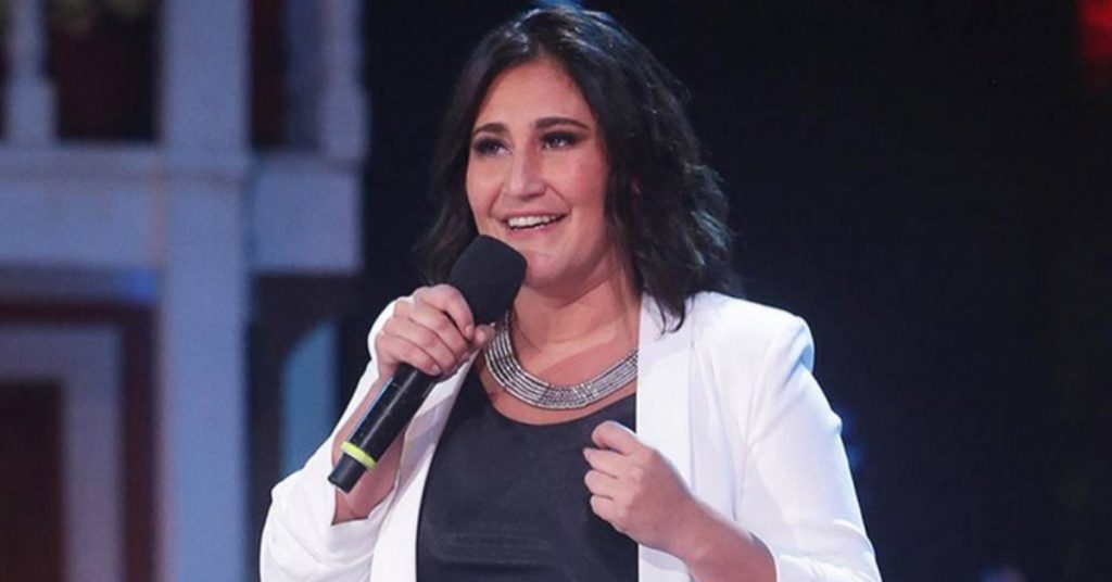 “Pero caí con estilo”: Belén Mora sufrió dura caída en plena presentación