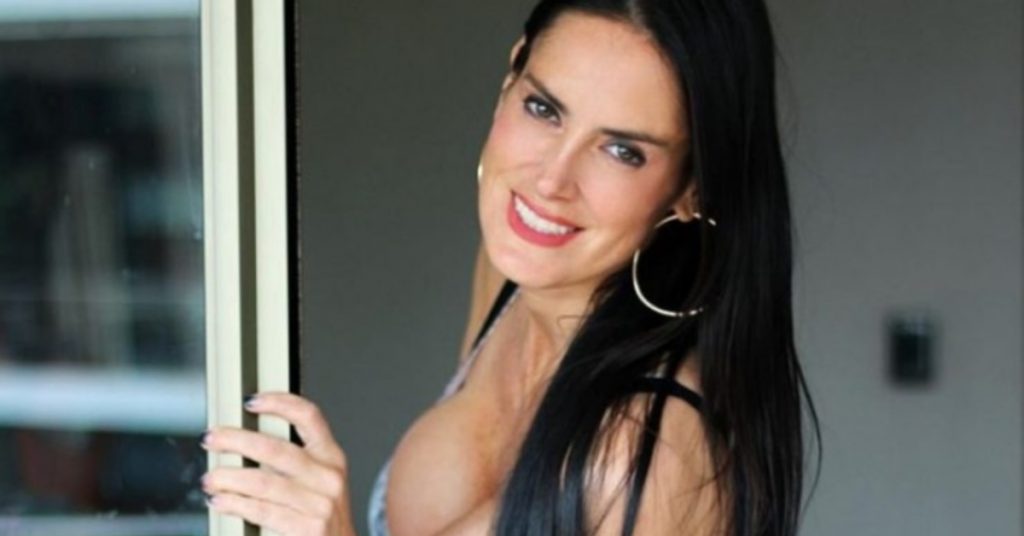 No dejó nada a la imaginación: Adriana Barrientos dejó la grande con “casual” topless en Instagram