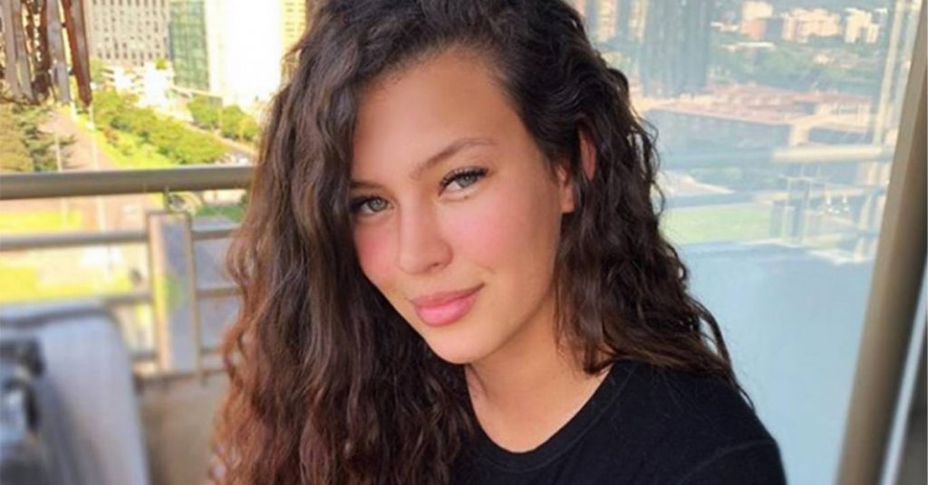 No lo dejó pasar: Michelle Carvalho “respondió” a críticas sobre su trasero tras posar en bikini