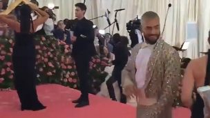 VIDEO | Maluma es ignorado por fotógrafos en la MET Gala 2019