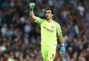 Noble gesto: Claudio Bravo arrendó bus para que hinchas del City viajaran a ver la final de la FA Cup