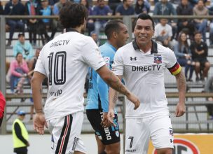 Esteban Paredes se cuadra con el “Mago”: “Es impresionante y llega a aburrir lo que le pegan a Valdivia”