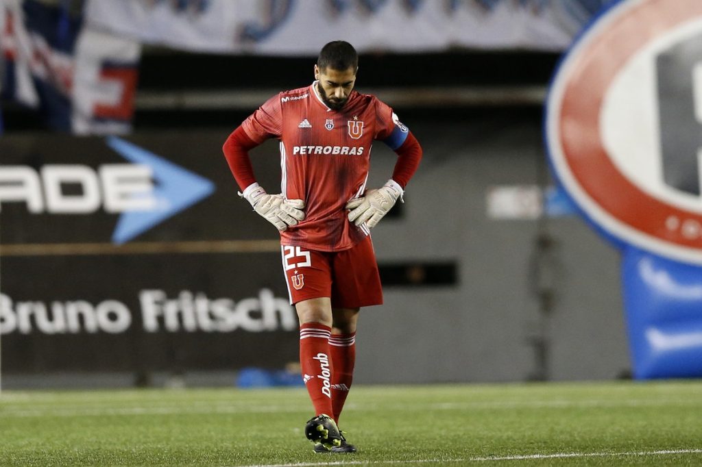 “Si seguimos jugando así estamos cagados”: La ofuscada reacción de Johnny Herrera al mal momento de la U