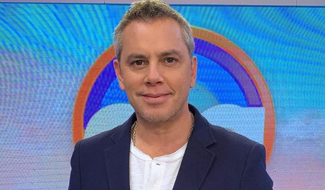 José Miguel Viñuela muestra el sorprendente parecido con su hija recién nacida