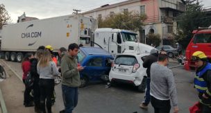 Colisión múltiple en Santiago involucra al menos siete autos