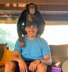 “Son igualitos”: El ‘troleo’ que recibió Alexis Sánchez tras publicar fotografía con chimpancé