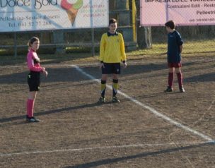 La ordinaria reacción de un jugador en Italia: Se bajó los pantalones y desafió a arbitra a tener sexo