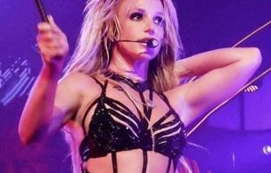 Britney Spears recuerda a Michael Jackson un día después de que su manager anunciara el fin de su carrera