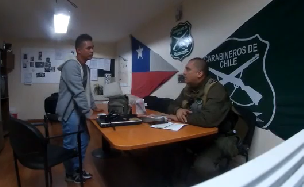 VIDEO | “¿Me estás ofreciendo un millón?”: hombre es detenido por tratar de sobornar a Carabineros