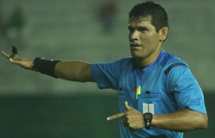 Conmoción en Bolivia: Árbitro fallece en pleno partido de fútbol en el estadio más alto del mundo